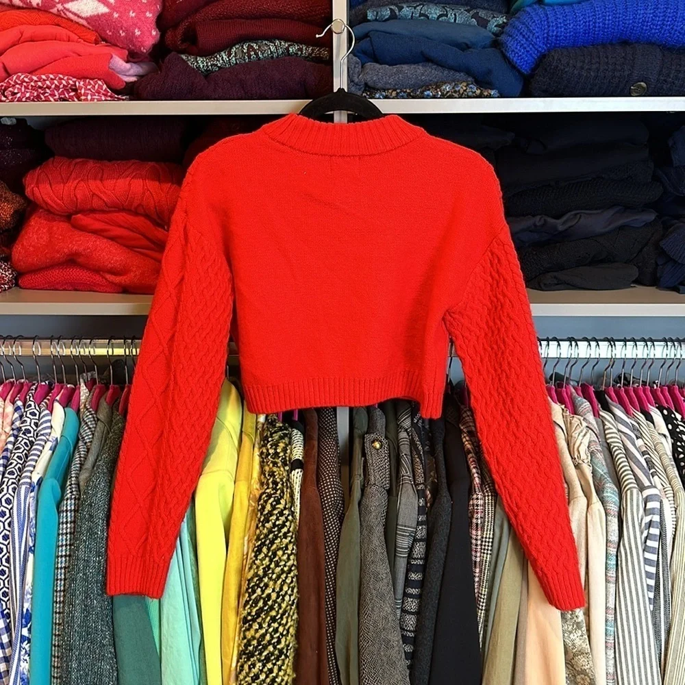 H&M red crew neck long sleeve cropped sweater size XS